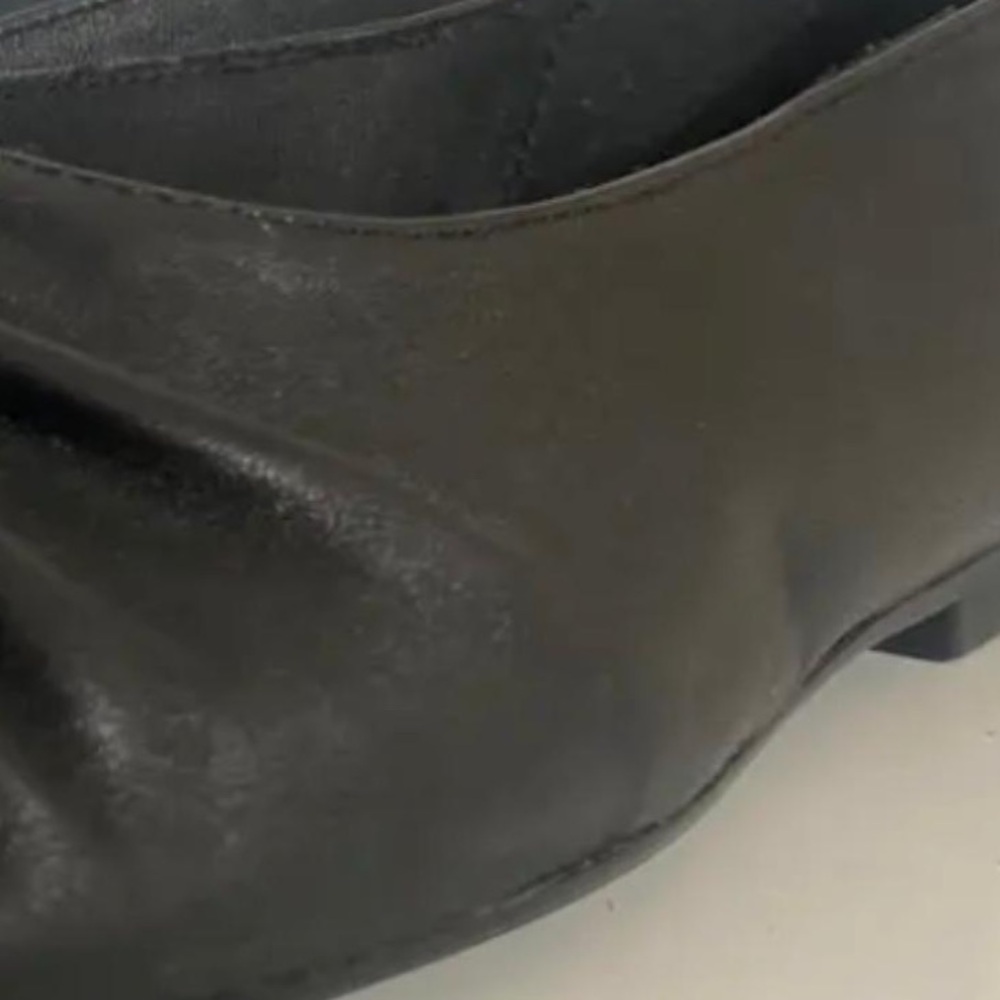 Massimo Dutti Black Leather Flats - Picture 2 of 3
